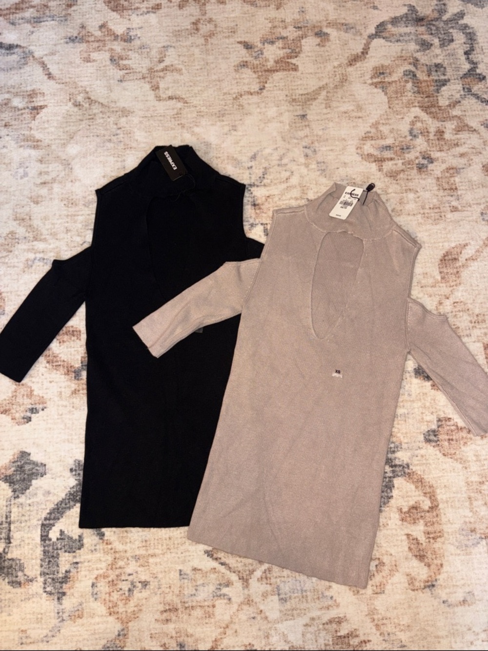 🌸 Express Cold shoulder Sleeve keyhole Knit shirts- Black & Taupe